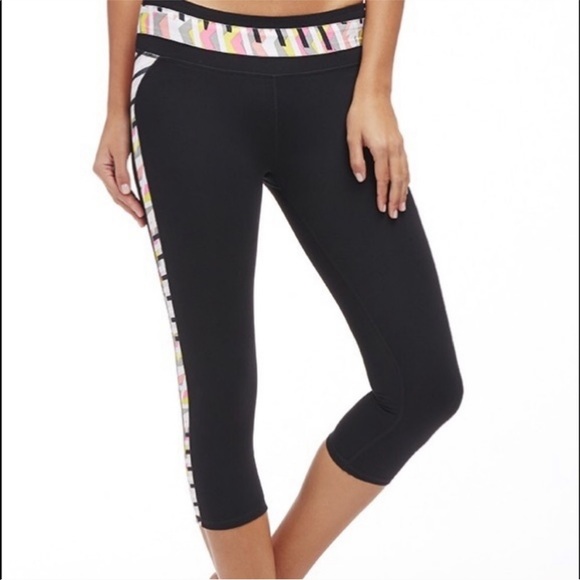 Fabletics Camacan Powerhold Black Capri Leggings - Picture 3 of 6